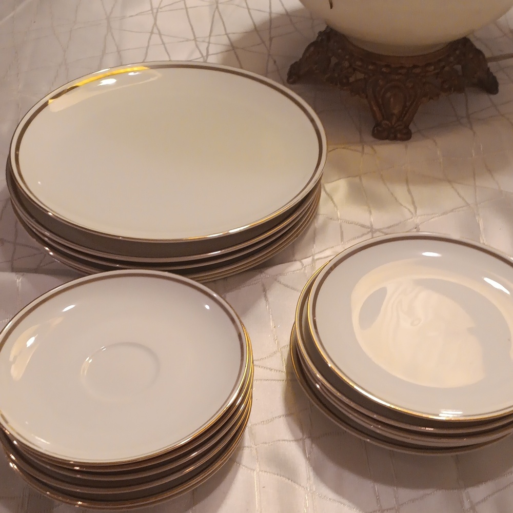St Regis fine China Japan 102 like new 18 piece set dinner salad and saucers
